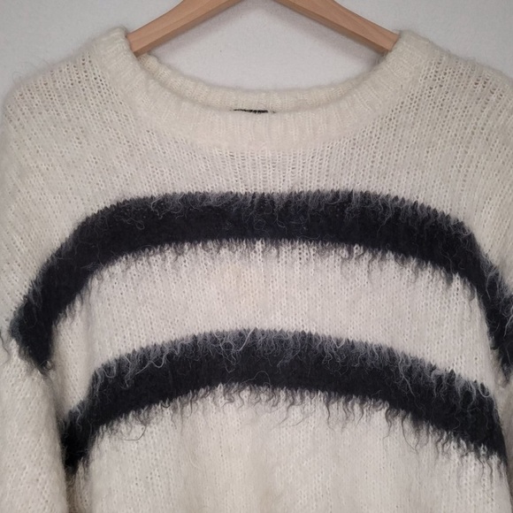 H&M sweater extra small really soft very comfortable - Picture 2 of 8